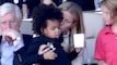 Gwyneth Paltrow cuida a la hija de Beyonce, Blue Ivy, durante el Super Bowl Videos